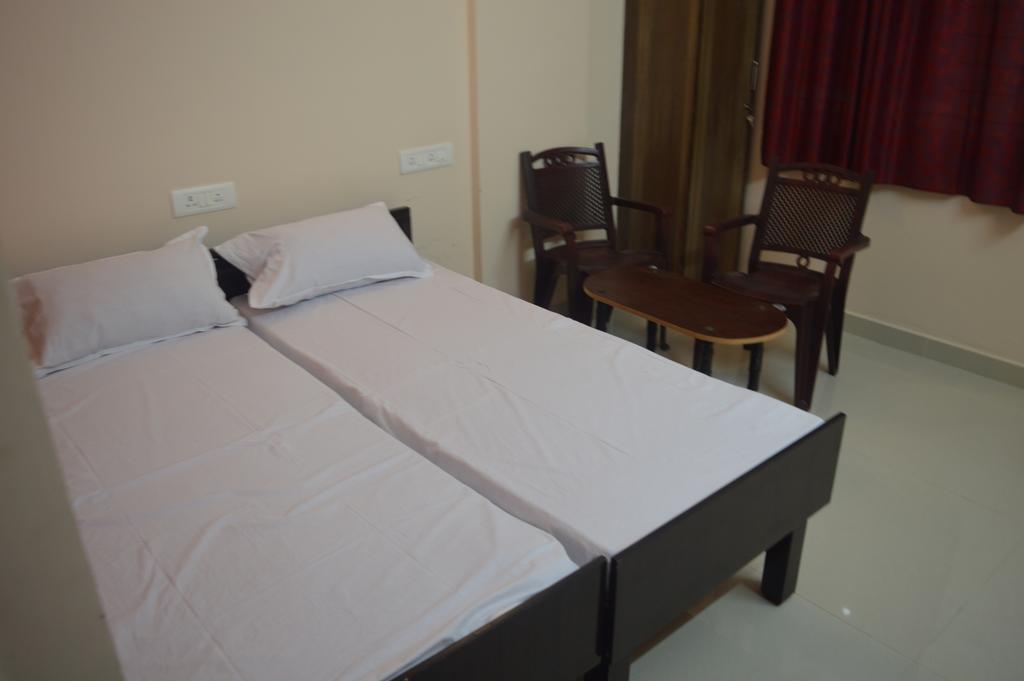 Sri Balaji Guest House Bangalore Exterior foto