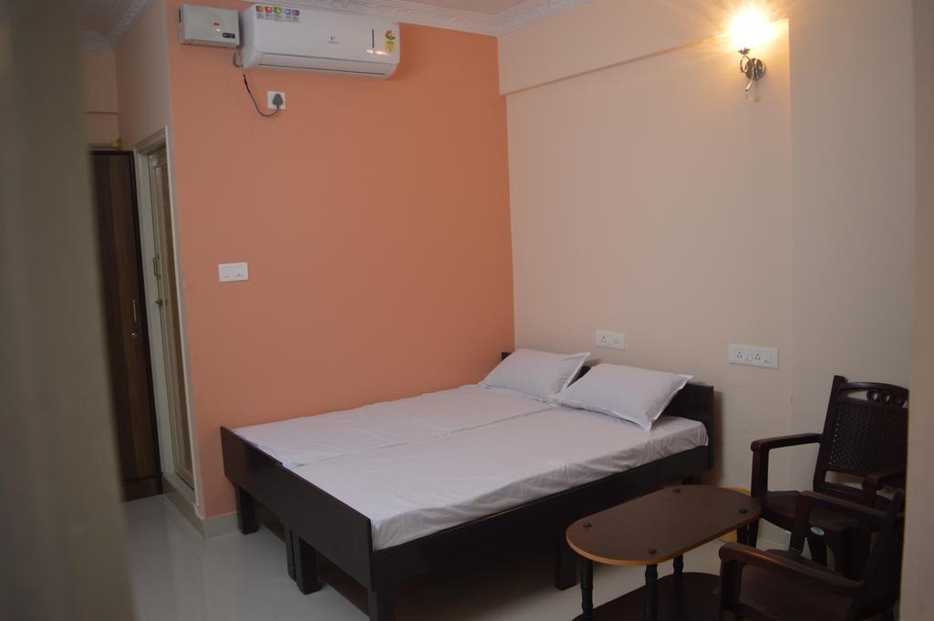 Sri Balaji Guest House Bangalore Exterior foto